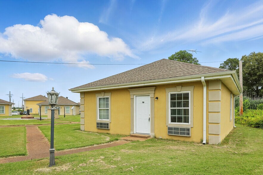 More Photos Of 4325 Casino Center Dr, Robinsonville Apartments For Sale