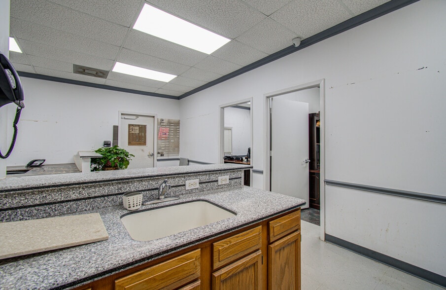 More Photos Of 7571 Morley St, Houston Warehouse For Sale