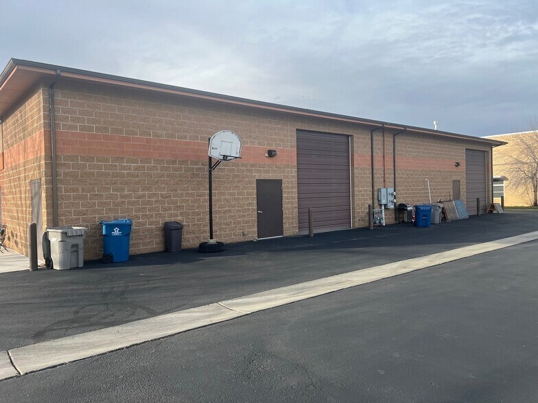More Photos Of 2902-2906 S Featherly Way, Boise Warehouse For Lease