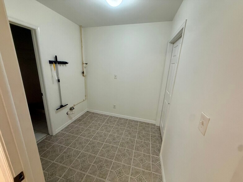 More Photos Of 1438 E Oak St, Fernandina Beach Service For Lease