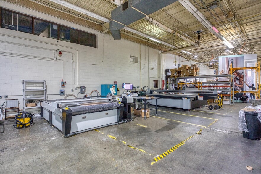 More Photos Of 1800 University Pky, Sarasota Warehouse For Sale