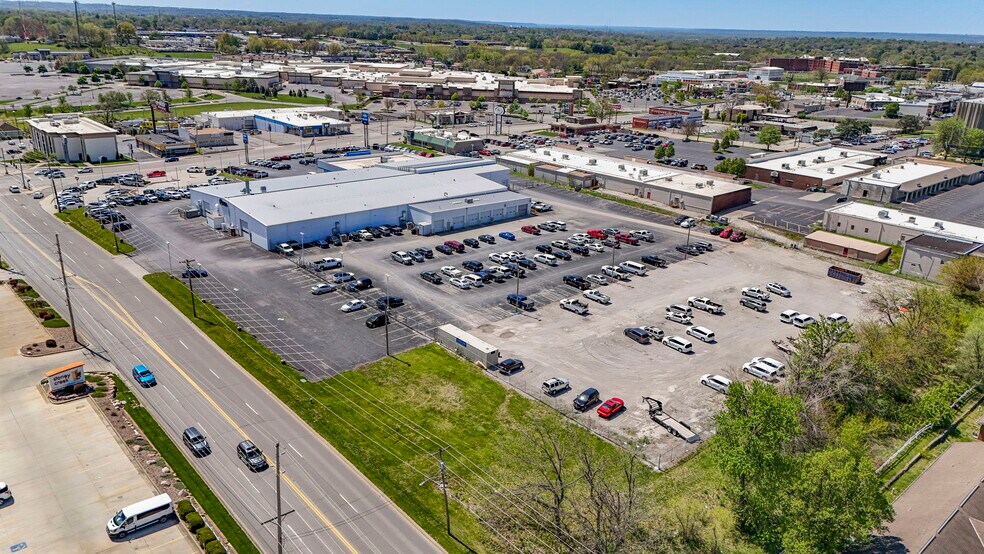 More Photos Of 3921 Frederick Ave, Saint Joseph General Retail For Sale