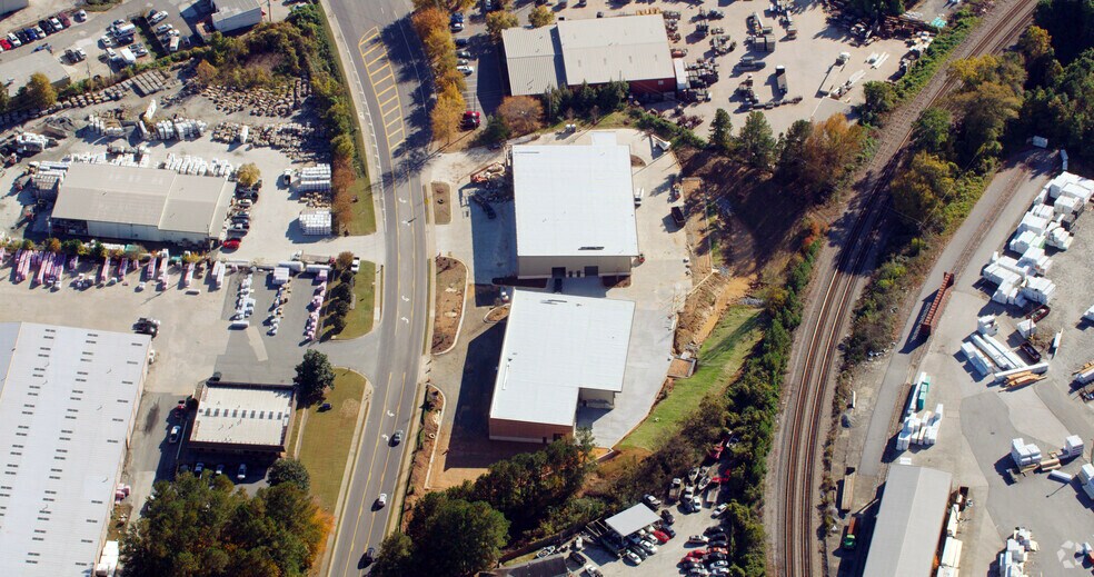 More Photos Of 2535 S Main St, Kennesaw Warehouse For Lease