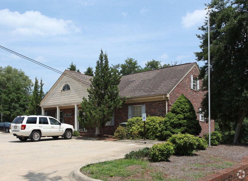 More Photos Of 300 S Main St, Mocksville Medical For Sale