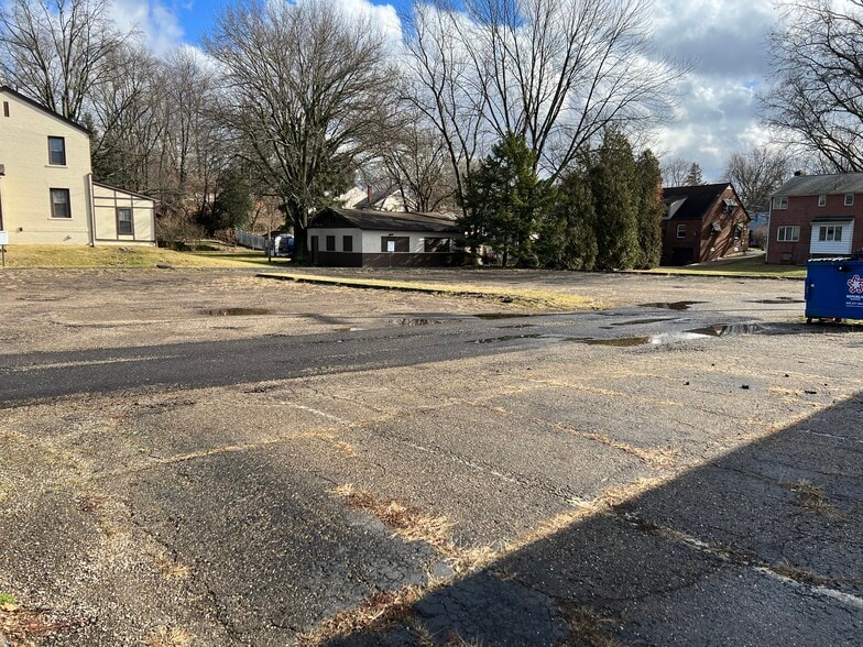 More Photos Of 1930 Fulton Ave NW, Canton Medical For Lease