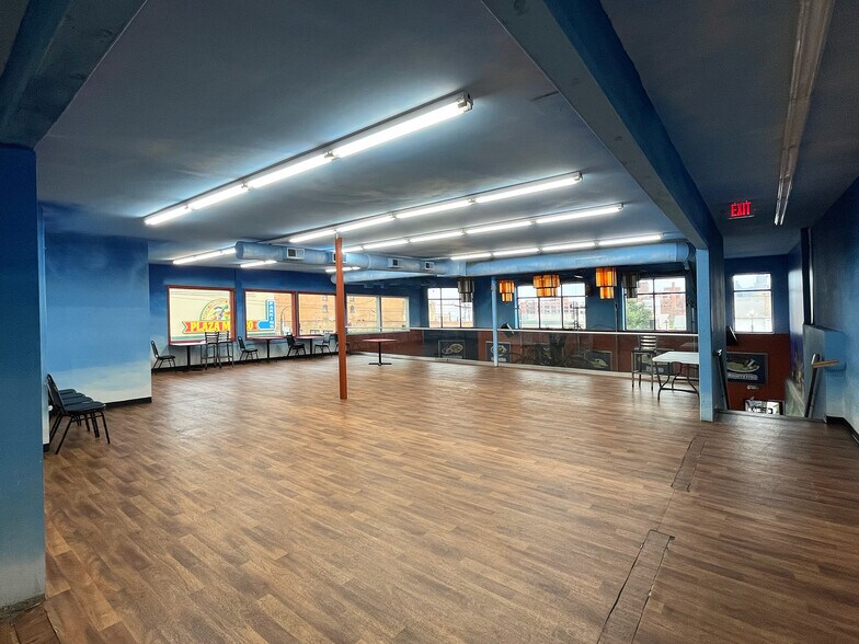 More Photos Of 501 E Lake St, Minneapolis Storefront Retail Office For Sale