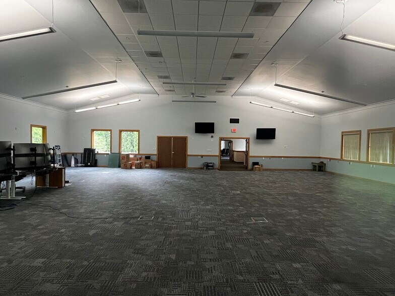 More Photos Of 220 Megawatt Ln, Greensburg Office For Sale