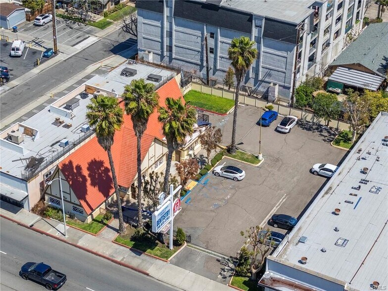More Photos Of 1317-1319 N Main St, Santa Ana Storefront Retail Office For Sale