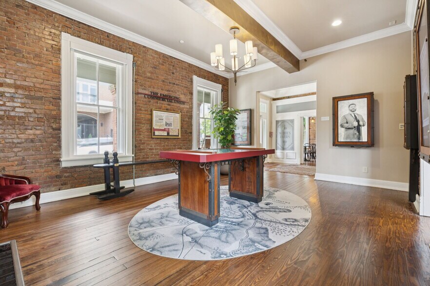 More Photos Of 108 Bridge St, Franklin Storefront For Sale