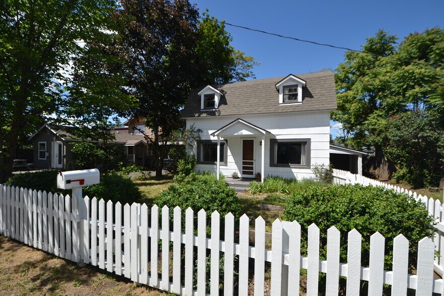 More Photos Of 1008 June St, Hood River Flex For Sale