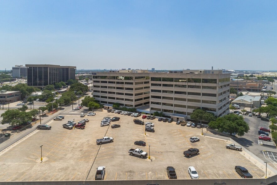 More Photos Of 8620 N New Braunfels Ave, San Antonio Unknown For Lease