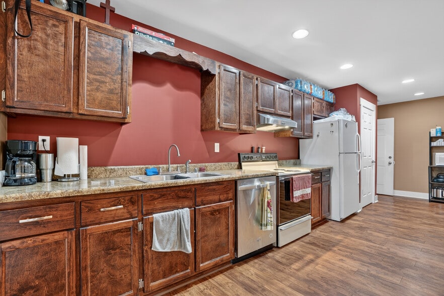 More Photos Of 615 S 2nd St, Central City Specialty For Sale