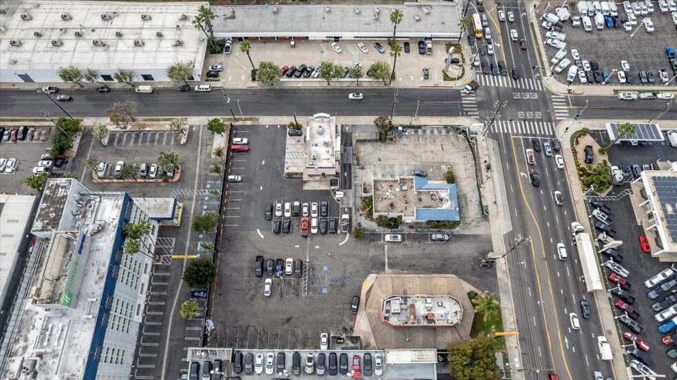 More Photos Of 15554 Roscoe Blvd, Van Nuys Fast Food For Lease