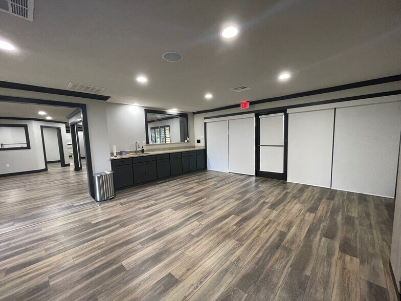 More Photos Of 408 Wilson Rd, Conroe Loft Creative Space For Lease