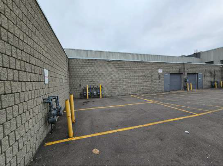 More Photos Of 2355 Derry Rd E, Mississauga Office For Sale