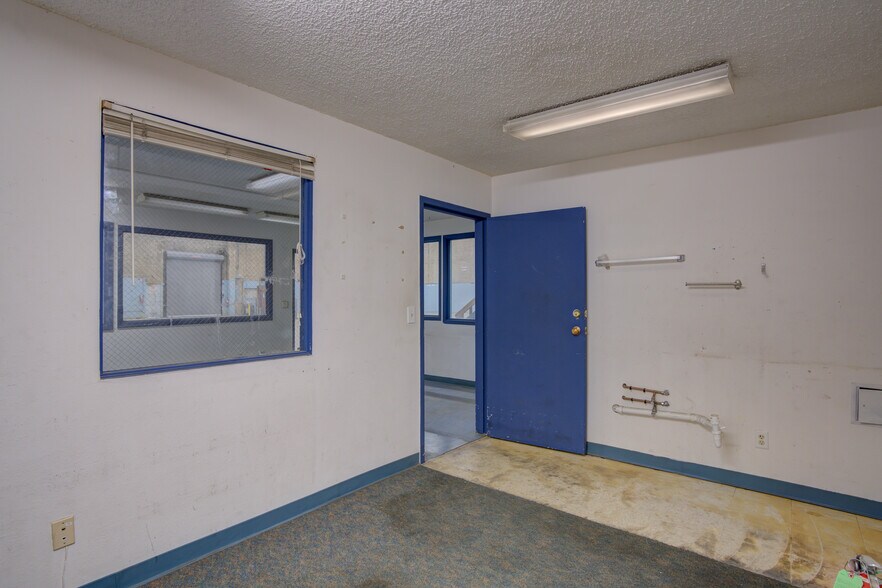 More Photos Of 675 Elkton Dr, Colorado Springs Distribution For Sale