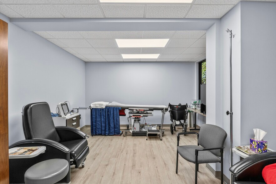 More Photos Of 160 Prosperous Pl, Lexington Medical For Sale