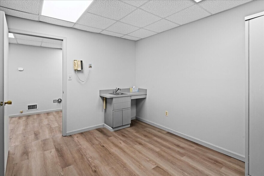 More Photos Of 5 Mountain Blvd, Warren Office For Lease