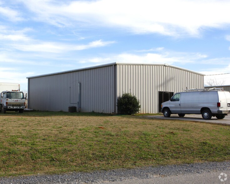 More Photos Of 701 Gene E Stewart Blvd, Sylacauga Warehouse For Lease