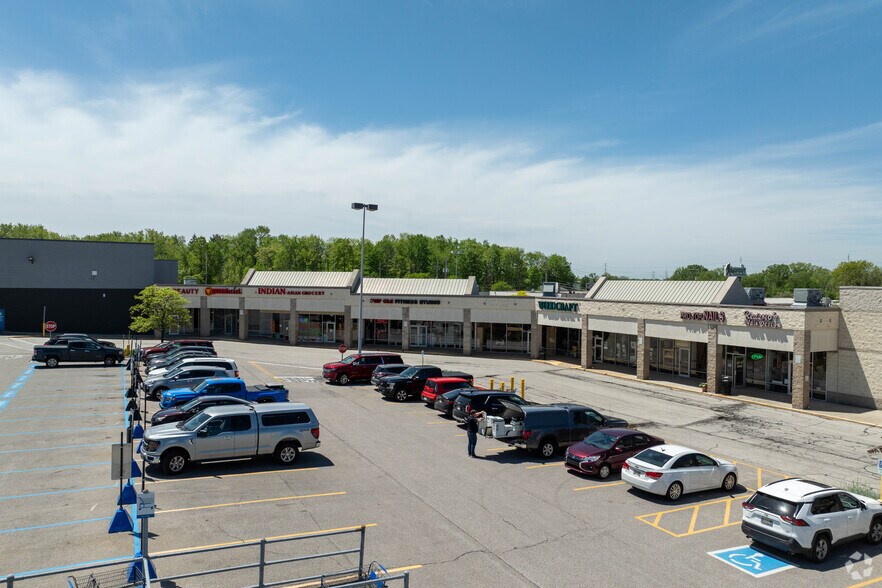 More Photos Of 23120-23290 Broadway Ave, Oakwood Village General Retail For Lease