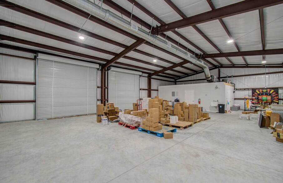 More Photos Of 7514 Bailey Rd, Pearland Warehouse For Lease