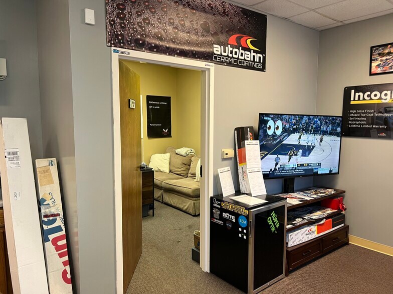 More Photos Of 7895 Stage Hills Blvd, Bartlett Flex For Lease