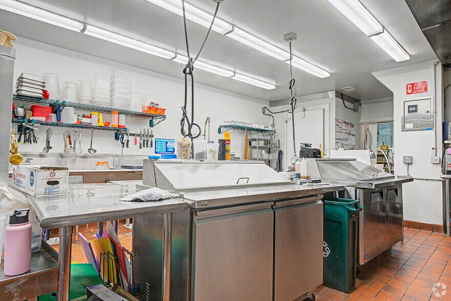 More Photos Of 14554 Big Basin Way, Saratoga Storefront Retail Office For Lease