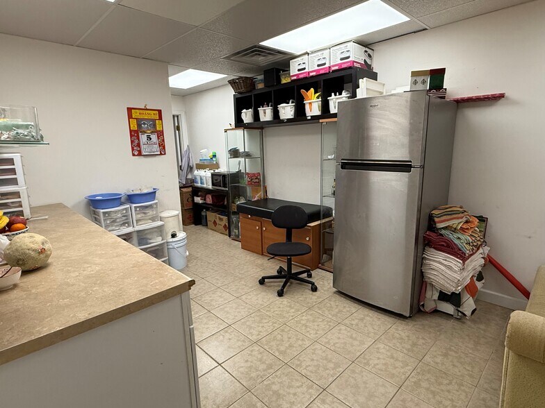 More Photos Of 160 - A Macarthur Blvd, Buzzards Bay Freestanding For Lease