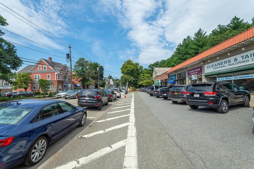 More Photos Of 439 Boston Post Rd, Weston General Retail For Lease