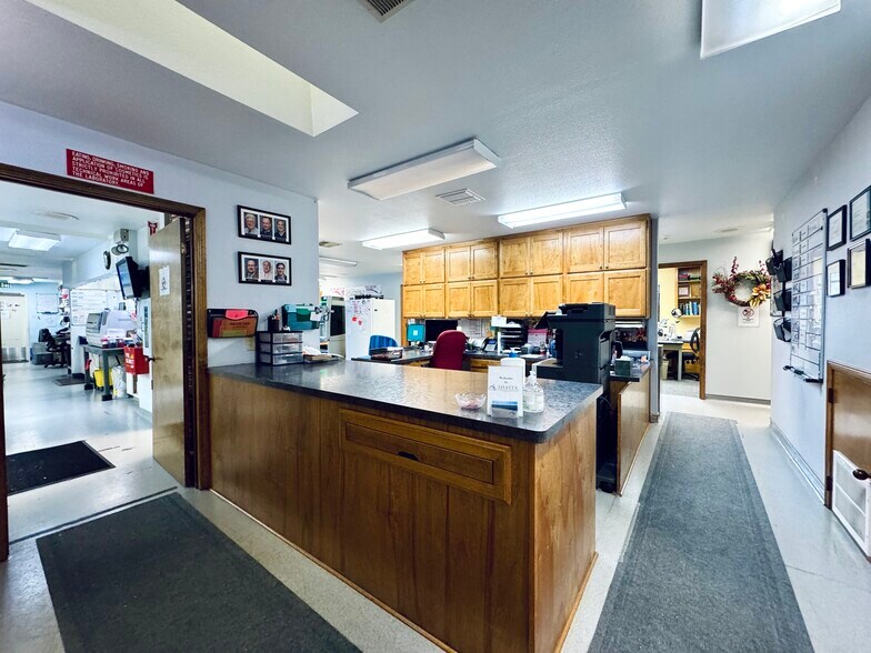 More Photos Of 2036 Railroad Ave, Redding Office For Sale
