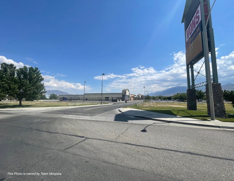 More Photos Of 1200 Main St, Bishop Freestanding For Lease