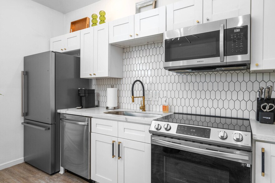 More Photos Of 2806 Rosewood St, Houston Multifamily For Sale