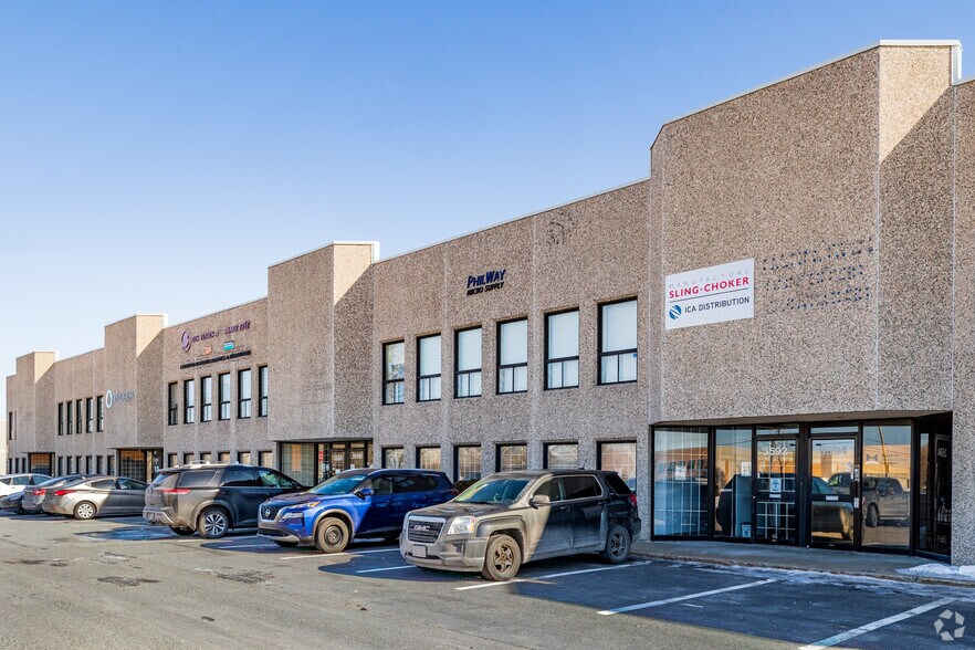 More Photos Of 3580-3680 Boul Poirier, Montréal Light Distribution For Lease