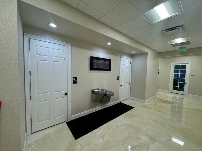 More Photos Of 7405 28th Street Ct E, Sarasota Warehouse For Lease