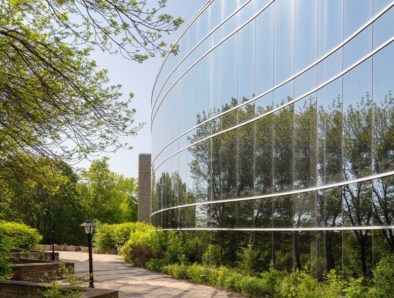 More Photos Of 1 Oakridge Dr, Chaska Hotel For Sale