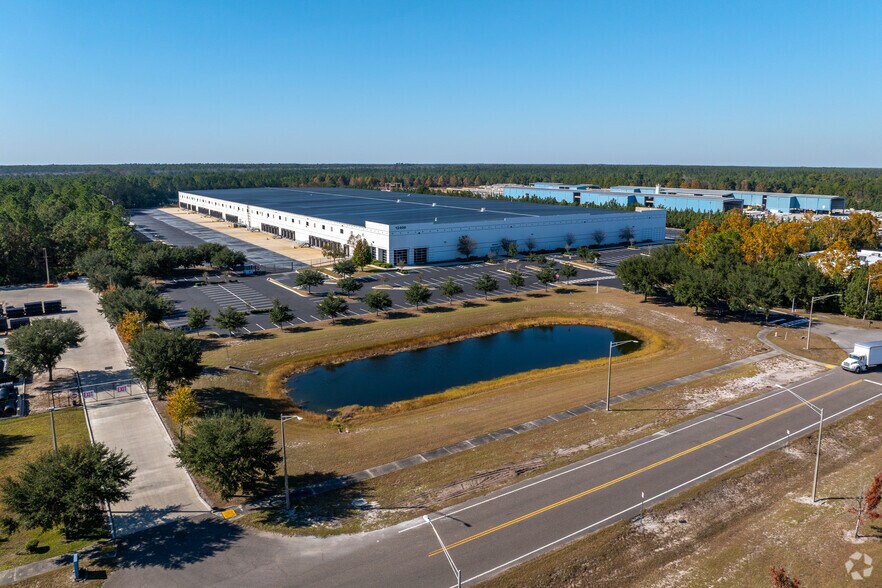 More Photos Of 12400 Presidents Ct, Jacksonville Warehouse For Lease