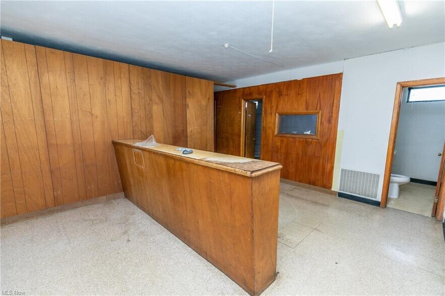 More Photos Of 899 S Canton Rd, Akron Light Distribution For Sale