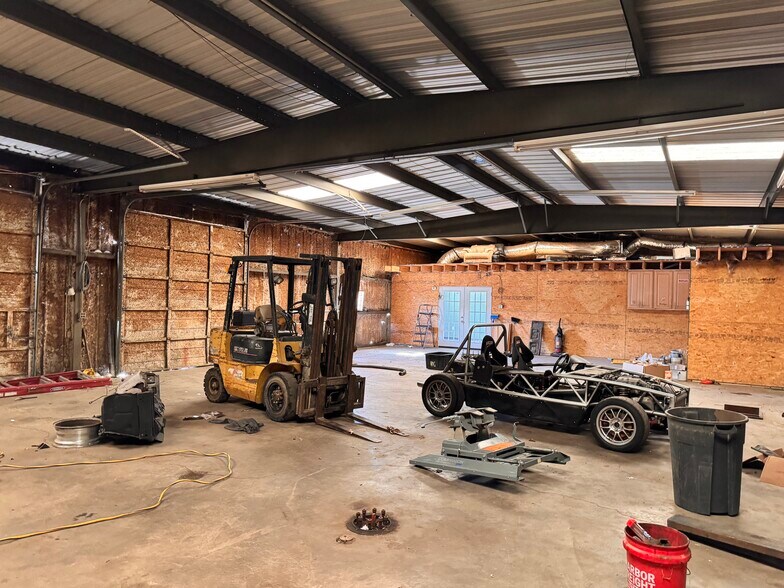 More Photos Of 603 Lake Murray Dr E, Ardmore Flex For Sale