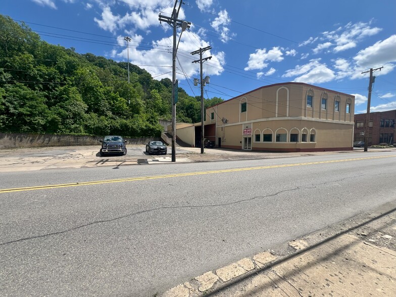 Primary Photo Of 528 E Main St, Carnegie Warehouse For Lease