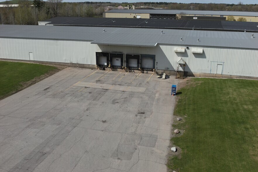 More Photos Of 1940 Jefferson St, Wisconsin Rapids Distribution For Sale