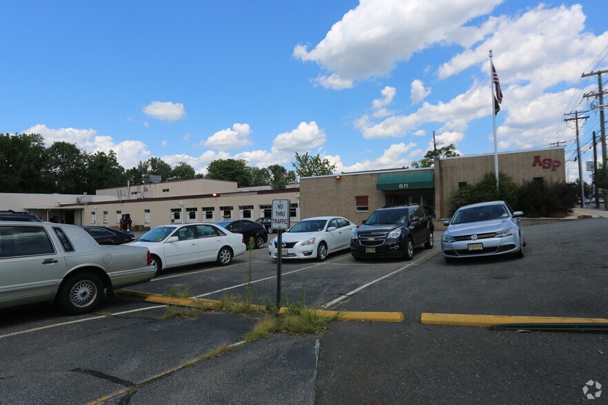More Photos Of 611 Union Blvd, Totowa Service For Lease