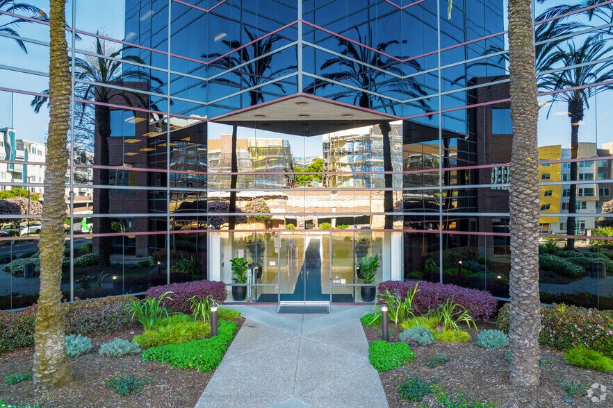 More Photos Of 6425 Christie Ave, Emeryville Office For Lease