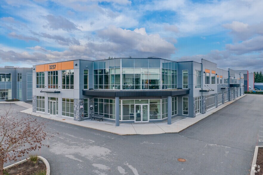 More Photos Of 3237 190th St, Surrey Warehouse For Lease