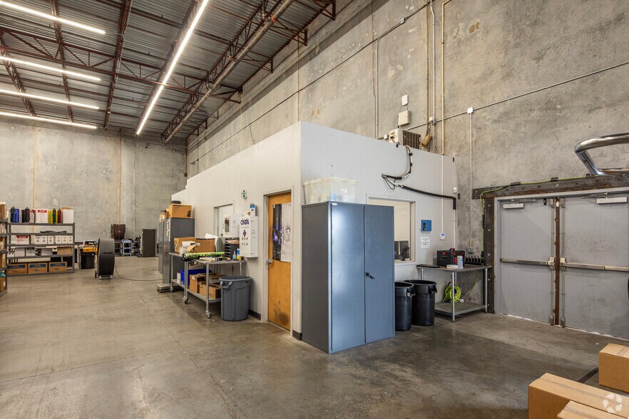 More Photos Of 5035 W Hillsborough Ave, Tampa Warehouse For Lease