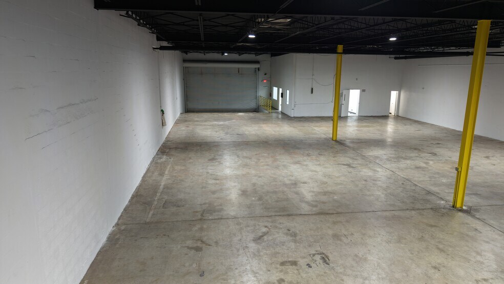 More Photos Of 16401-16413 NW 8th Ave, Miami Distribution For Lease