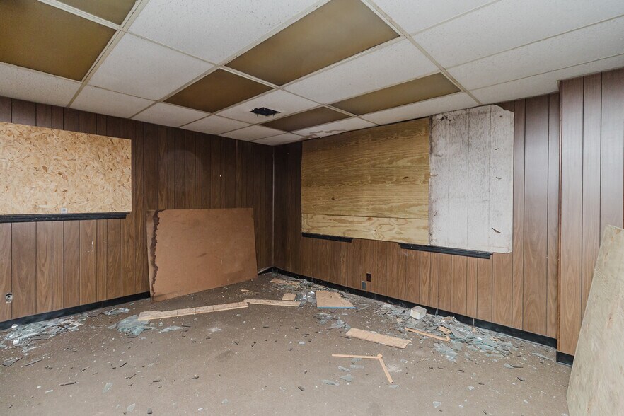 More Photos Of 470 N Seneca St, Wichita Warehouse For Sale