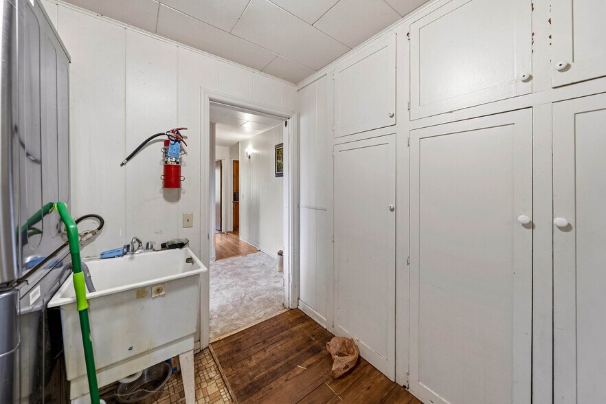 More Photos Of 6531 Lower River Rd, Grants Pass Specialty For Sale