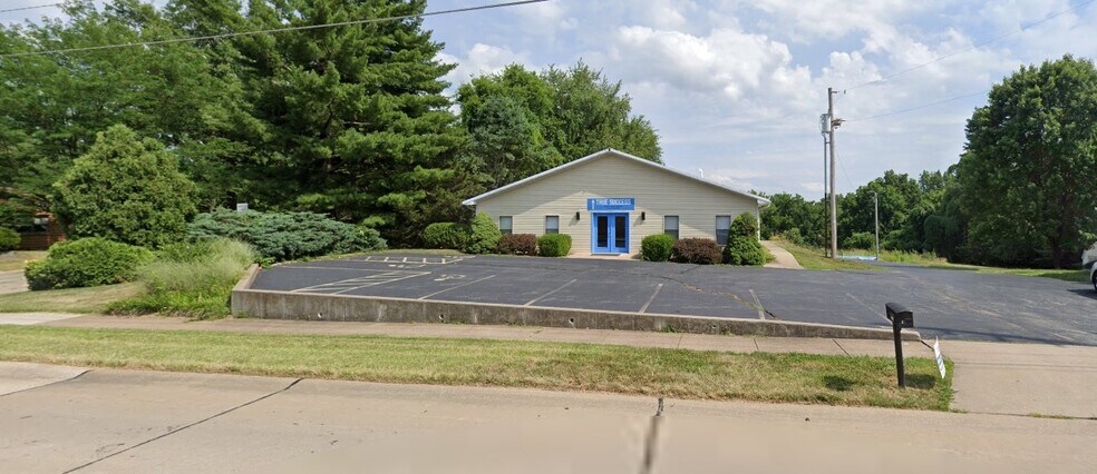 More Photos Of 2054 Country Club Rd, Saint Charles Lodge Meeting Hall For Sale