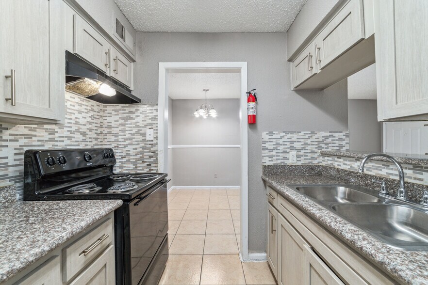 More Photos Of 8330 Carvel Ln, Houston Apartments For Sale