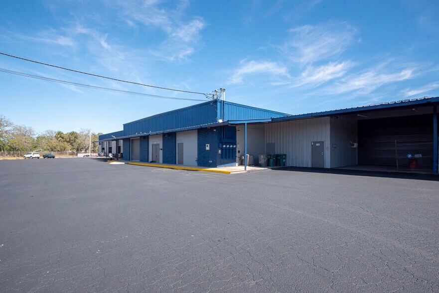 More Photos Of 405 N Charles St, Daytona Beach Warehouse For Sale